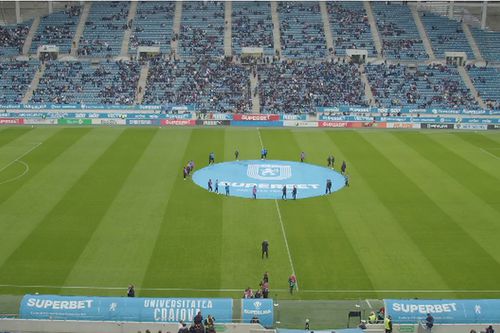 Fanii Universității Craiova au scandat împotriva lui Mircea Lucescu în timpul meciului cu Unirea Slobozia, programat acasă, pe arena „Ion Oblemenco”.