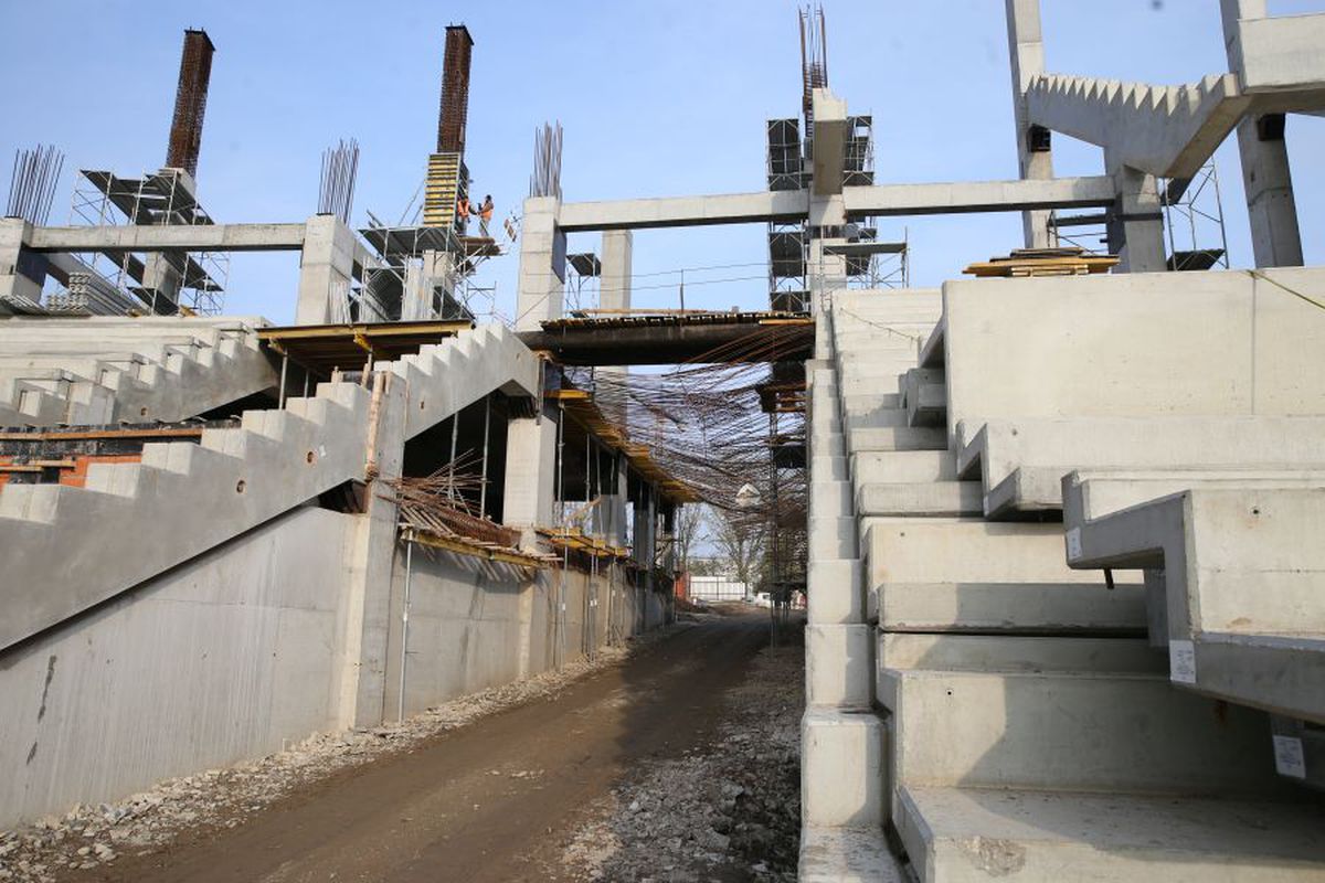 FOTO + VIDEO Ludovic Orban, în inspecție la stadioanele pentru Euro 2020: „S-a bătut pasul pe loc! S-au pierdut ani buni degeaba”