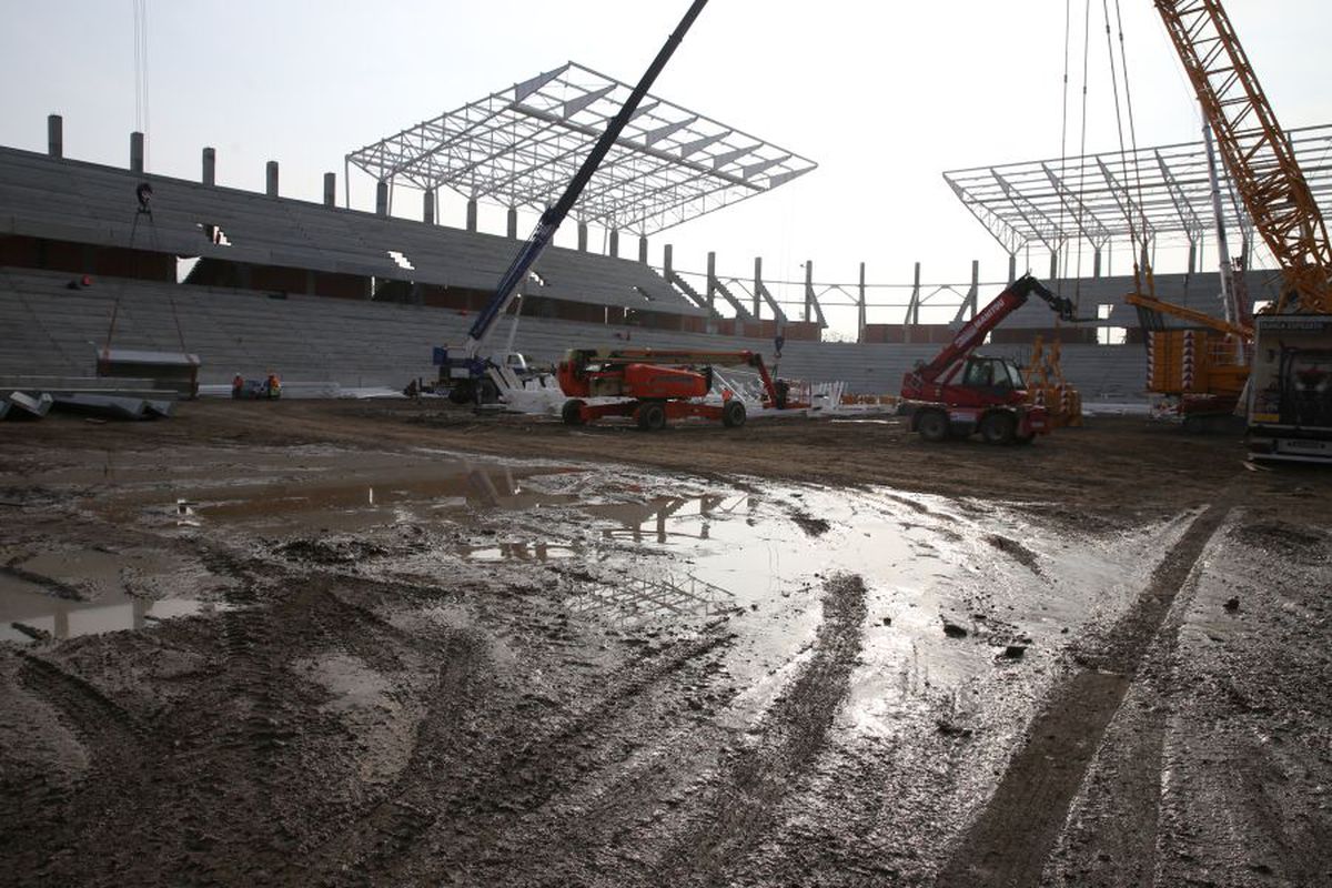 FOTO + VIDEO Ludovic Orban, în inspecție la stadioanele pentru Euro 2020: „S-a bătut pasul pe loc! S-au pierdut ani buni degeaba”