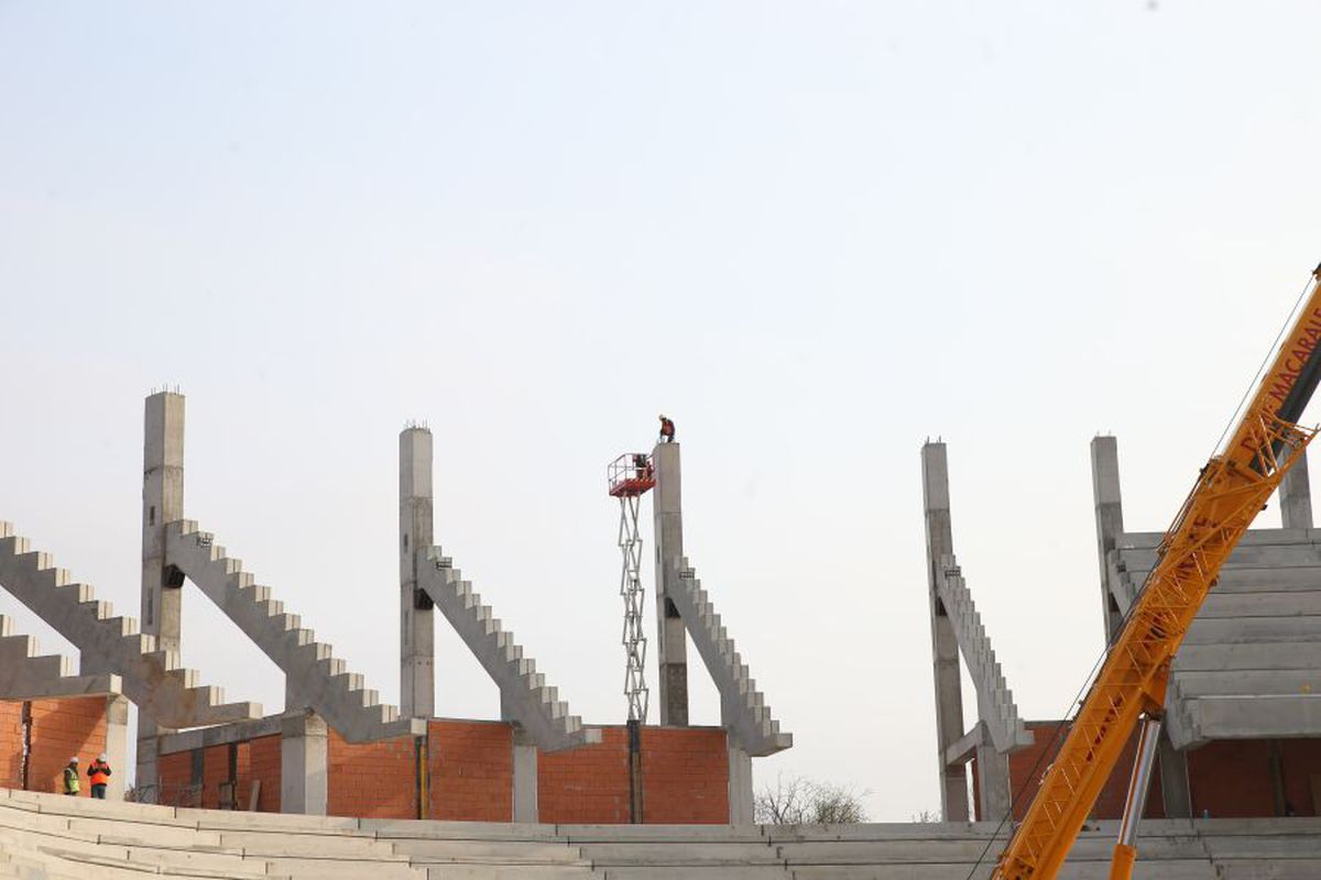 FOTO + VIDEO Ludovic Orban, în inspecție la stadioanele pentru Euro 2020: „S-a bătut pasul pe loc! S-au pierdut ani buni degeaba”