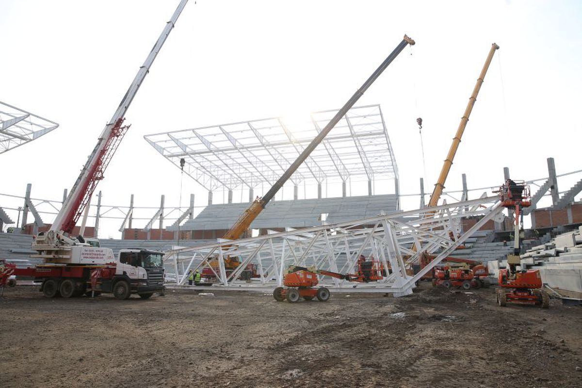 FOTO + VIDEO Ludovic Orban, în inspecție la stadioanele pentru Euro 2020: „S-a bătut pasul pe loc! S-au pierdut ani buni degeaba”
