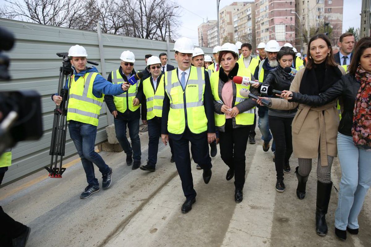 STADION RAPID FOTO + VIDEO //  SPECTACULOS Primele semne de viață la stadionul Rapid » S-a turnat fundația, iar șantierul se înalță: vezi imaginile