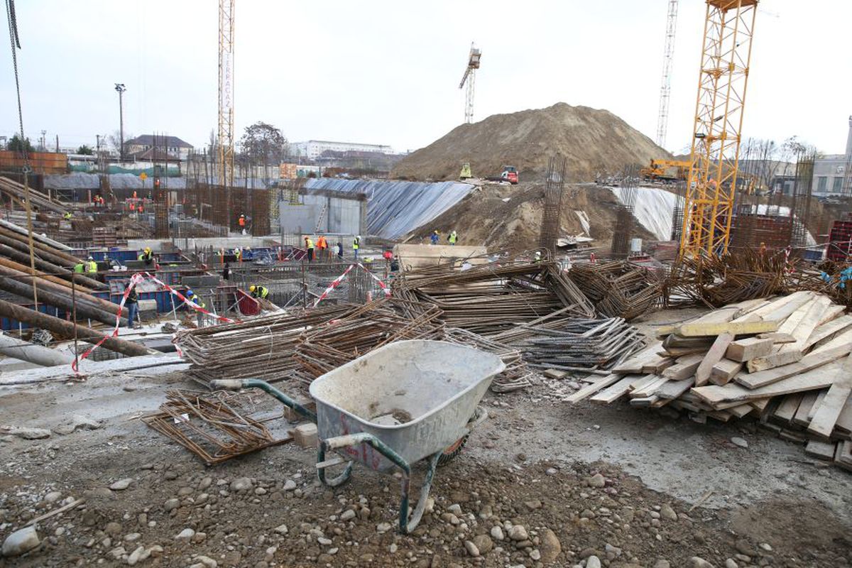 STADION RAPID FOTO + VIDEO //  SPECTACULOS Primele semne de viață la stadionul Rapid » S-a turnat fundația, iar șantierul se înalță: vezi imaginile