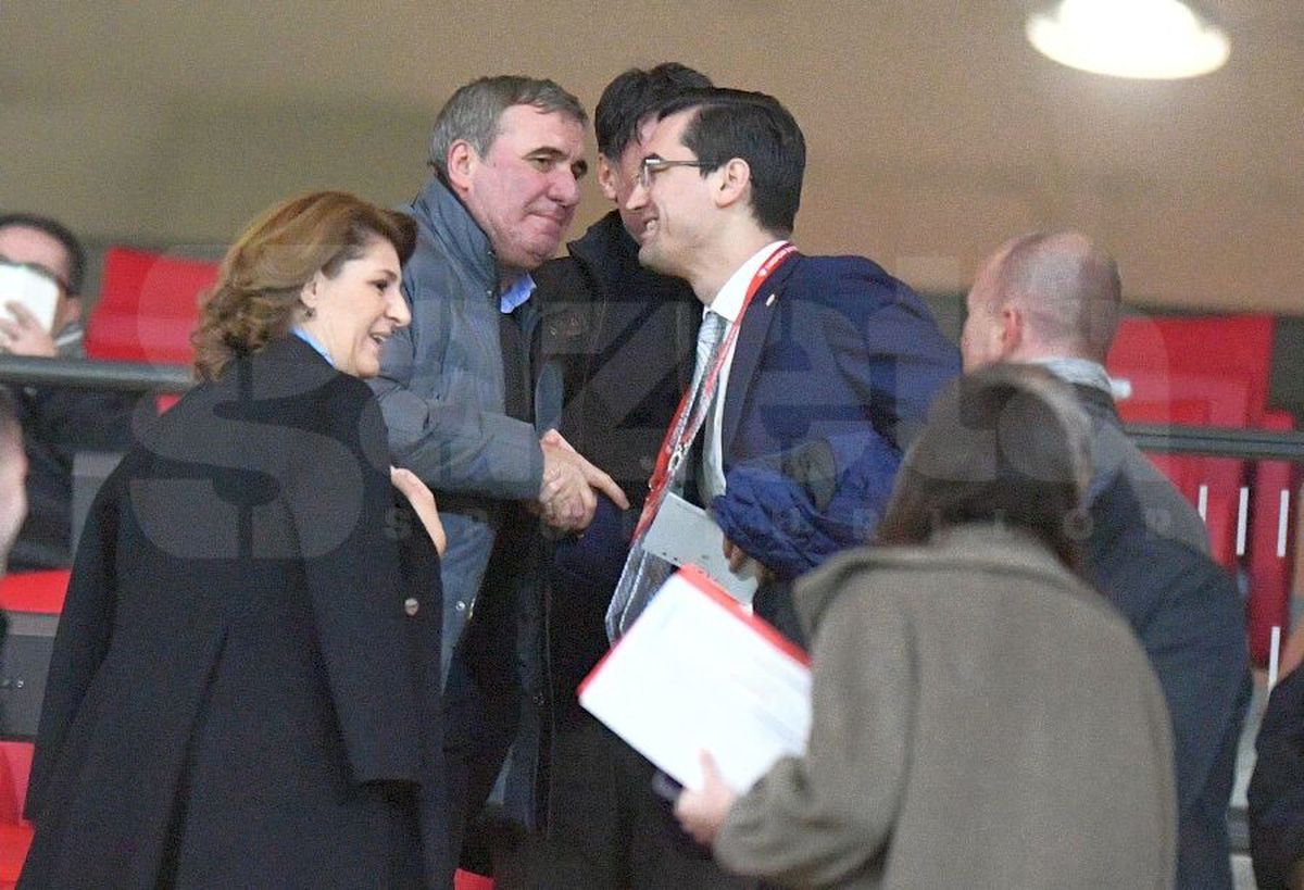 SPANIA - ROMÂNIA // FOTO Răzvan Burleanu, presing la Gică Hagi în timpul meciului cu Spania? Cei doi au fost împreună pe „Wanda Metropolitano”
