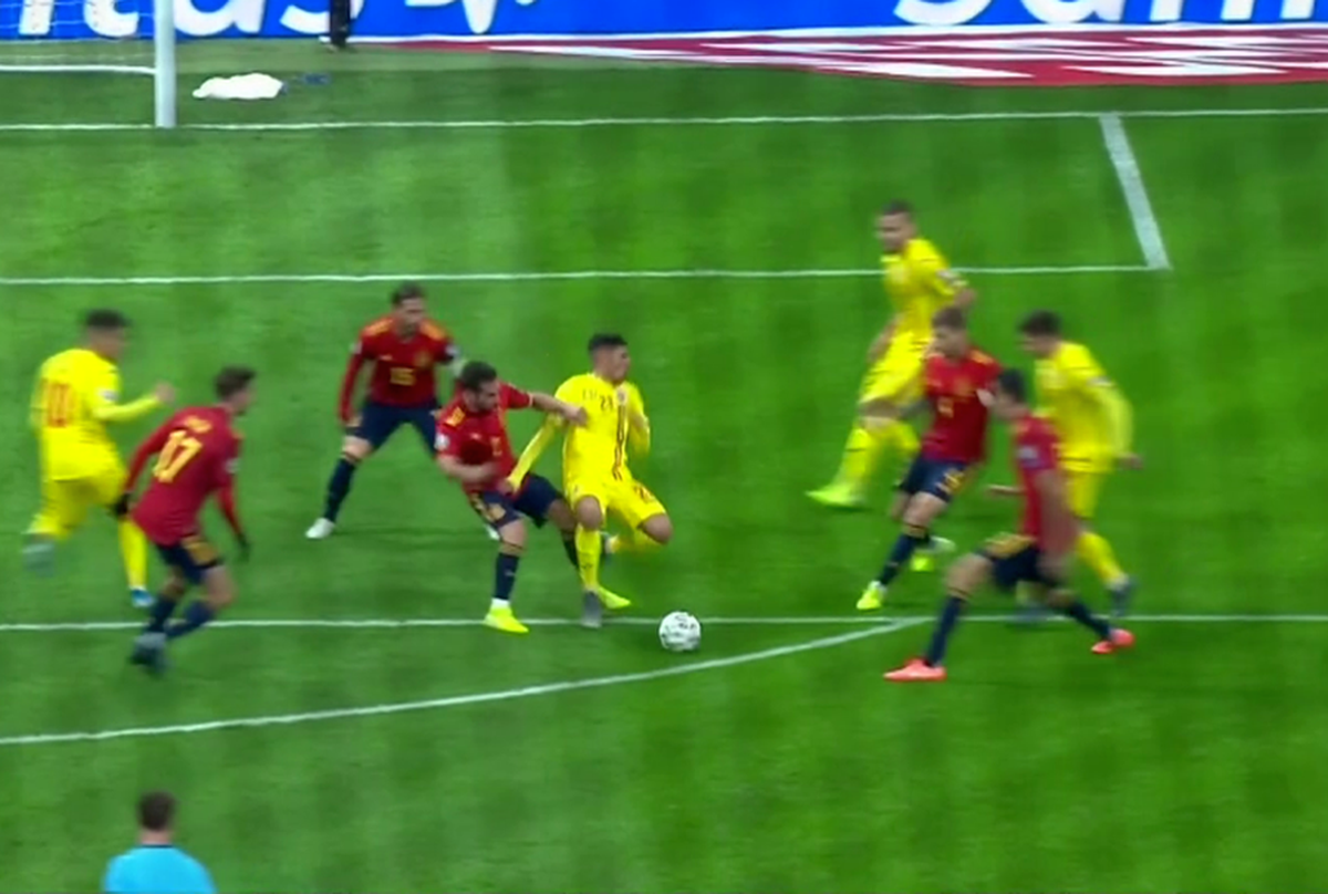 SPANIA - ROMÂNIA // FOTO Penalty refuzat pentru România! Florinel Coman, faultat în careu de Dani Carvajal