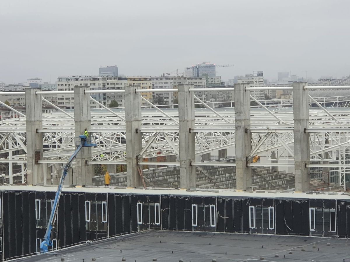 FOTO EXCLUSIV. Cum arată stadionul Giulești la final de 2020: structura acoperișului e aproape finalizată