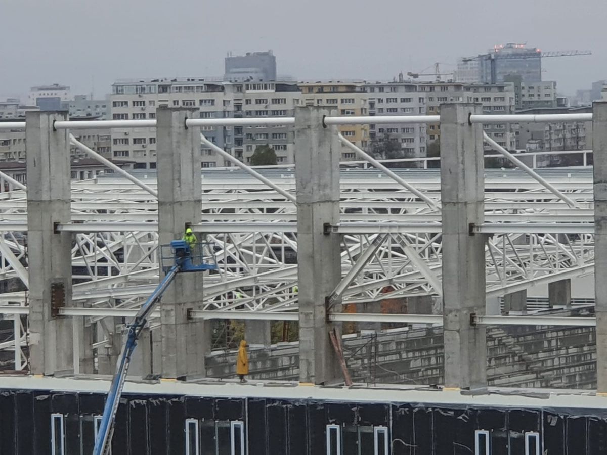 FOTO EXCLUSIV. Cum arată stadionul Giulești la final de 2020: structura acoperișului e aproape finalizată