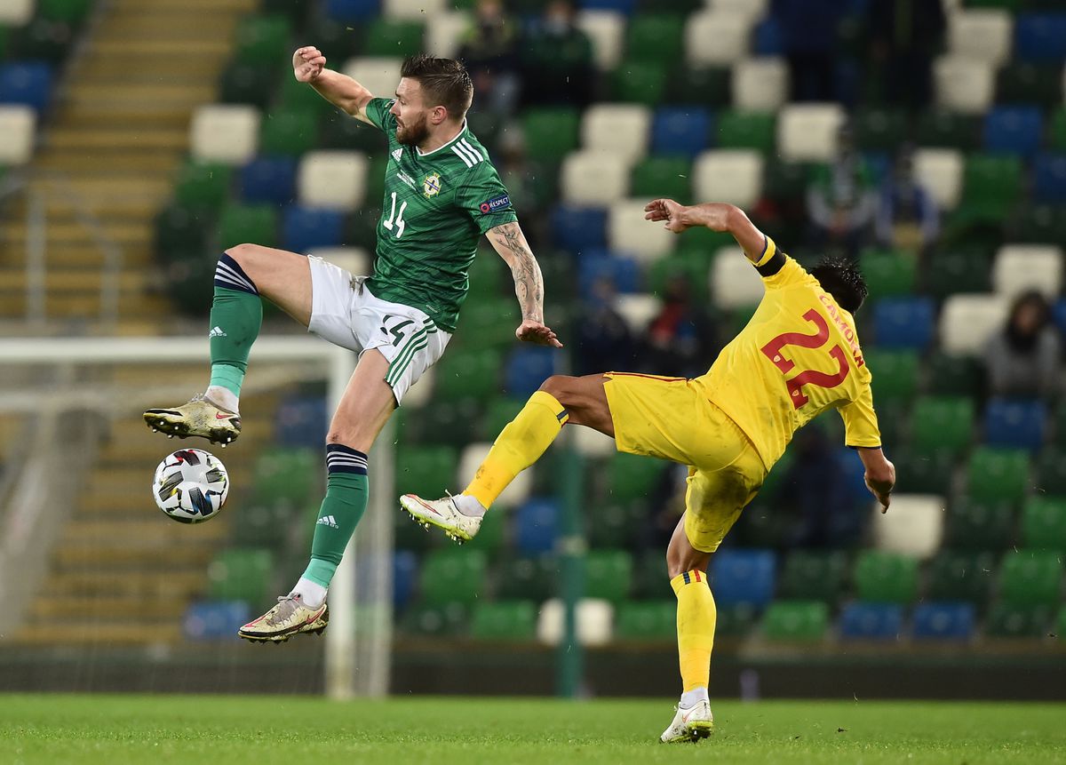 IRLANDA DE NORD - ROMÂNIA 1-1. Doi internaționali, ironizați după egalul din Liga Națiunilor: „Unul cu nădragii în jos, iar altul a dat doar pase în spate”