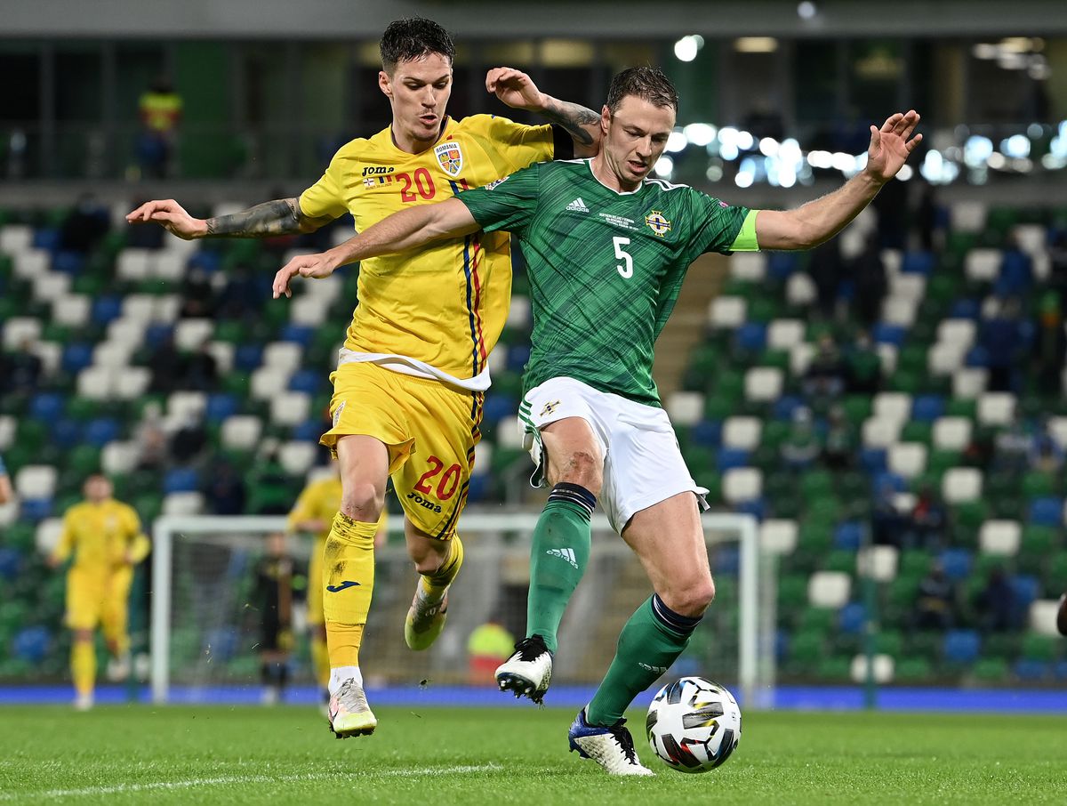 IRLANDA DE NORD - ROMÂNIA 1-1. Doi internaționali, ironizați după egalul din Liga Națiunilor: „Unul cu nădragii în jos, iar altul a dat doar pase în spate”