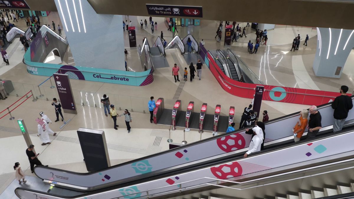 De pe altă planetă! Metroul din Doha e uluitor: stații cât aeroporturi întregi, trenuri automatizate și confort cum n-avem nici la cinema în România