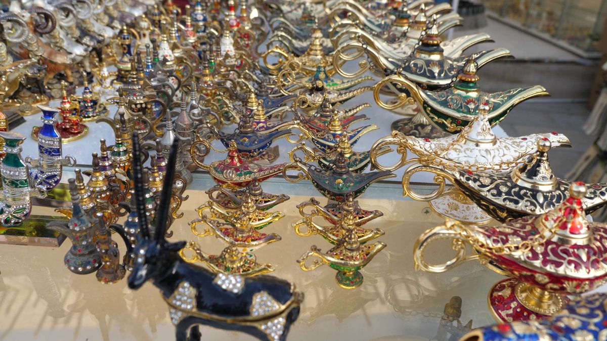 Globalism vs tradiţionalism » Imagini spectaculoase din piața Souq Waqif, locul în care s-au strâns suporteri de pe tot Globul