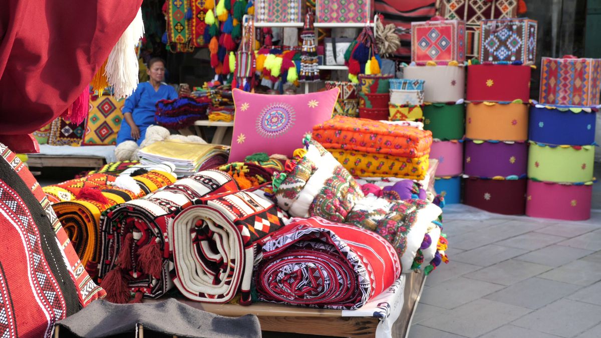 Globalism vs tradiţionalism » Imagini spectaculoase din piața Souq Waqif, locul în care s-au strâns suporteri de pe tot Globul