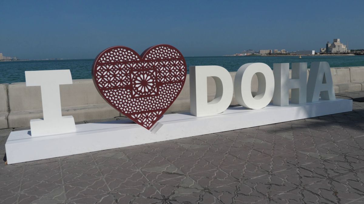 Primele impresii de la Doha » Organizare impecabilă, Poliție peste tot, amabilitate ieșită din comun, dar și praf cât cuprinde și un aer irespirabil: „Va fi un infern pentru fotbaliști!”