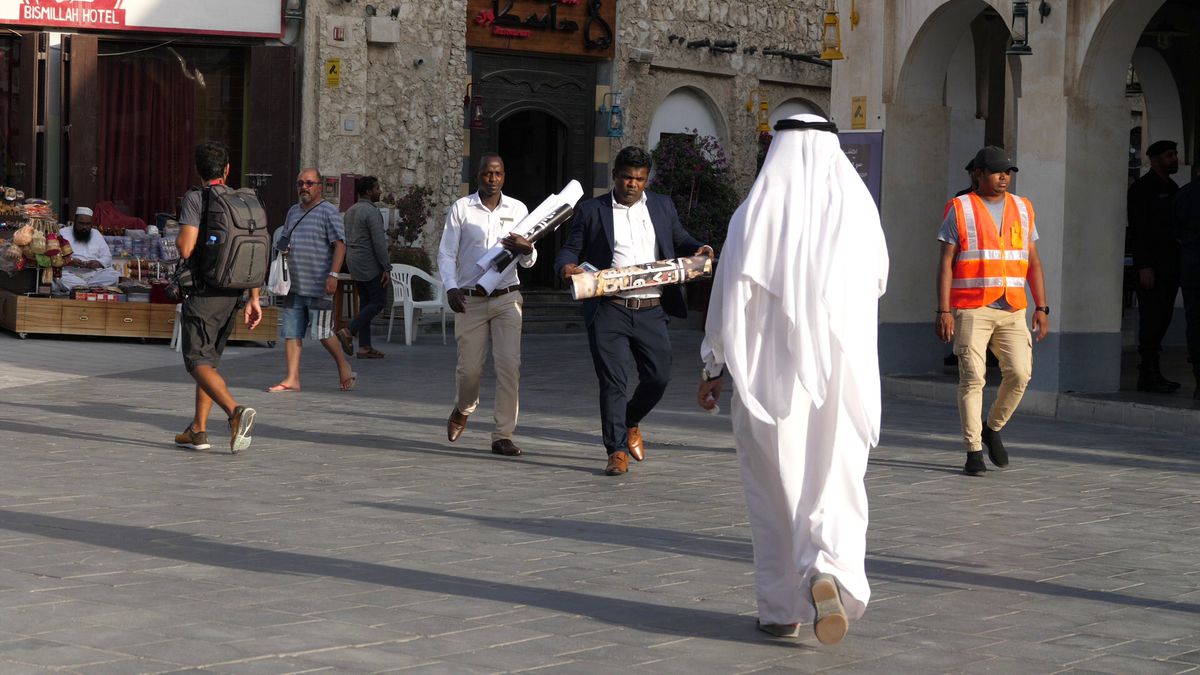 Globalism vs tradiţionalism » Imagini spectaculoase din piața Souq Waqif, locul în care s-au strâns suporteri de pe tot Globul