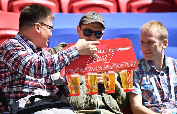 Decizie de ultimă oră din Qatar: berea, interzisă pe stadioane și în perimetrul acestora, la Campionatul Mondial!