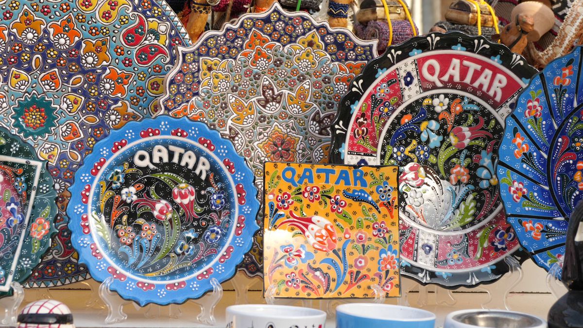 Globalism vs tradiţionalism » Imagini spectaculoase din piața Souq Waqif, locul în care s-au strâns suporteri de pe tot Globul