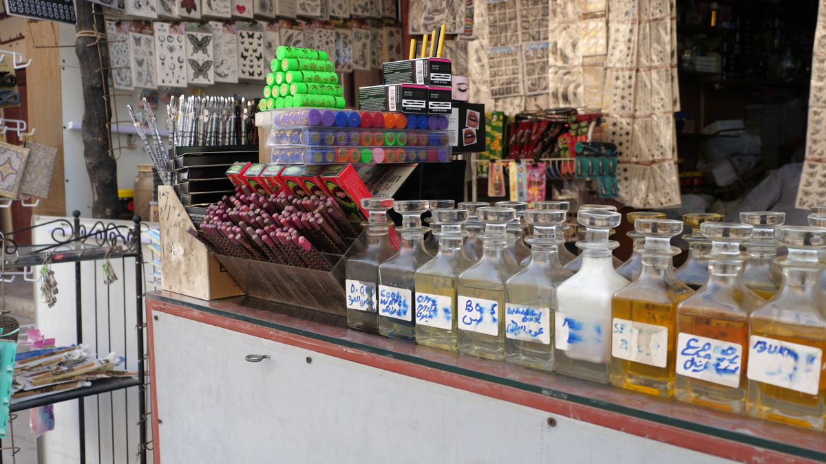 Globalism vs tradiţionalism » Imagini spectaculoase din piața Souq Waqif, locul în care s-au strâns suporteri de pe tot Globul