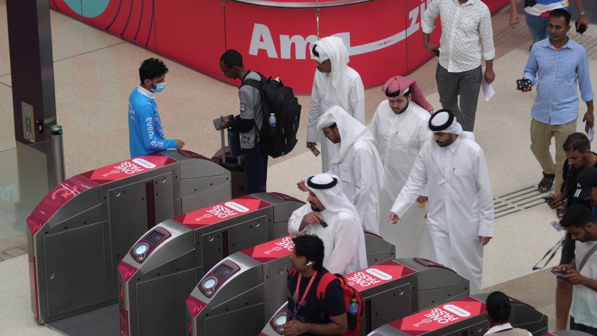 De pe altă planetă! Metroul din Doha e uluitor: stații cât aeroporturi întregi, trenuri automatizate și confort cum n-avem nici la cinema în România