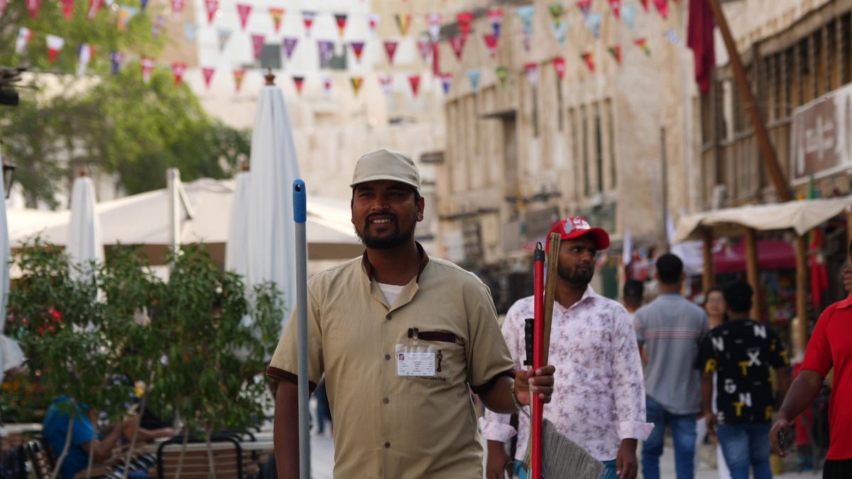 Globalism vs tradiţionalism » Imagini spectaculoase din piața Souq Waqif, locul în care s-au strâns suporteri de pe tot Globul