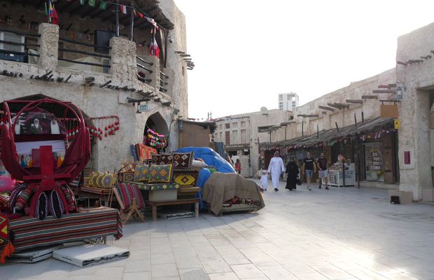 Globalism vs tradiţionalism » Imagini spectaculoase din piața Souq Waqif, locul în care s-au strâns suporteri de pe tot Globul