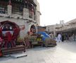Piaţa Souq Waqif, cel mai tradițional loc din Doha, unde autenticitatea e prezentă peste tot, de la dulciuri și mirodenii până la parfumuri arăbești şi materiale textile, s-a umplut zilele acestea de suporteri de pe tot Globul.