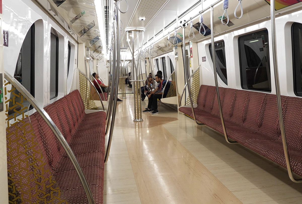 De pe altă planetă! Metroul din Doha e uluitor: stații cât aeroporturi întregi, trenuri automatizate și confort cum n-avem nici la cinema în România