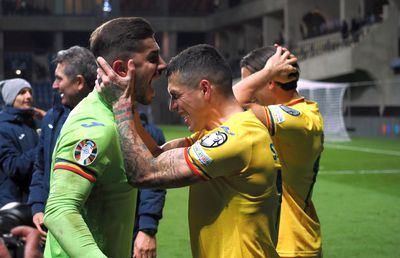 Cât de mândru ești de naționala României? Trimite-le un mesaj tricolorilor și Costin Ștucan le va citi în emisiune pe cele mai interesante!