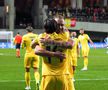 Bucurie George Pușcaș și Ianis Hagi în Israel - România, preliminarii EURO 2024 (foto: Raed Krishan/GSP)