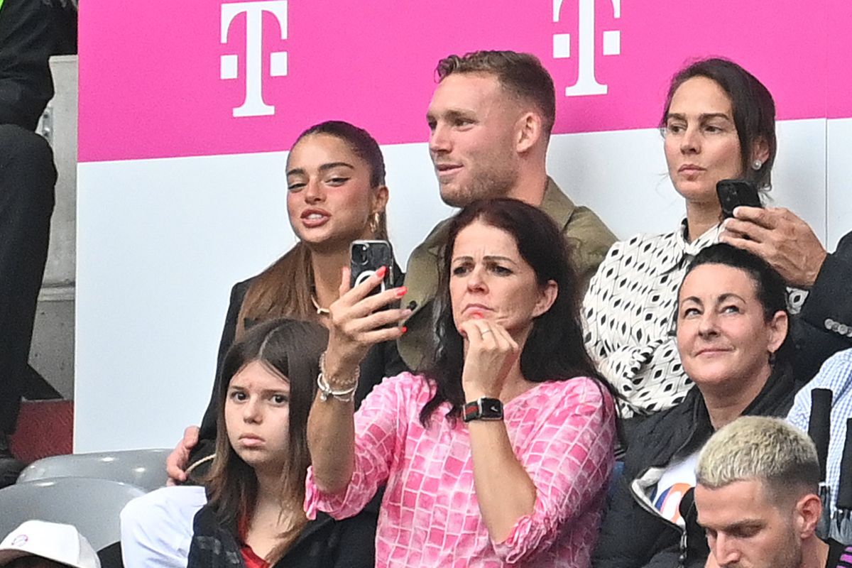 Toți ochii au fost pe ea la Israel - România » E iubita unui jucător de la Bayern Munchen