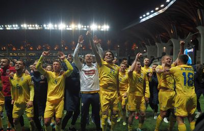 Explozie de bucurie pe bancă și pe teren! „Tricolorii” au sărbătorit calificarea la EURO 2024