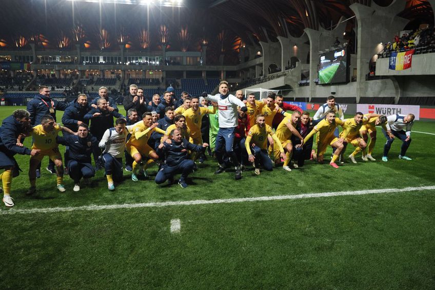 „Tricolorii” au sărbătorit cu fanii după ce România a învins Israel, scor 2-1, și și-a asigurat prezența la EURO 2024. FOTO: Raed Krishan (GSP)