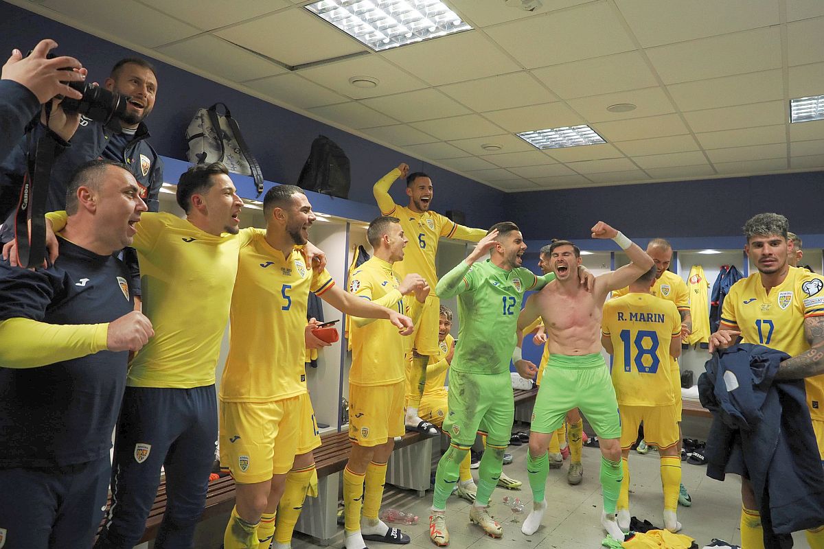 Fiesta în vestiar! Niță, Pușcaș și Ionuț Radu au oferit imagini deosebite după calificarea la EURO