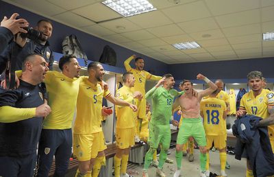 Fiesta în vestiar! Niță, Pușcaș și Ionuț Radu au oferit imagini deosebite după calificarea la EURO