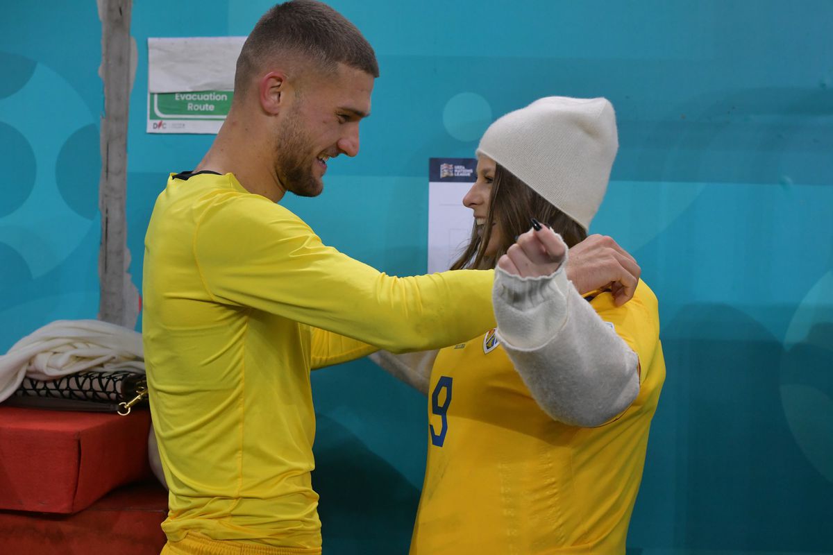 Daniel Bîrligea s-a bucurat alături de superba iubită după victoria din Liga Națiunilor » Moment emoționant la finalul meciului