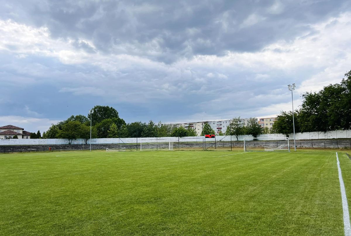 Sign of the times » Stadionul „Gheorghe Biaș” din Sânnicolau Mare e încă în picioare, dar arena nu se află în cele mai bune condiții