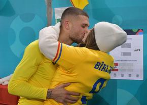 Daniel Bîrligea s-a bucurat alături de superba iubită după victoria din Liga Națiunilor » Moment emoționant la finalul meciului