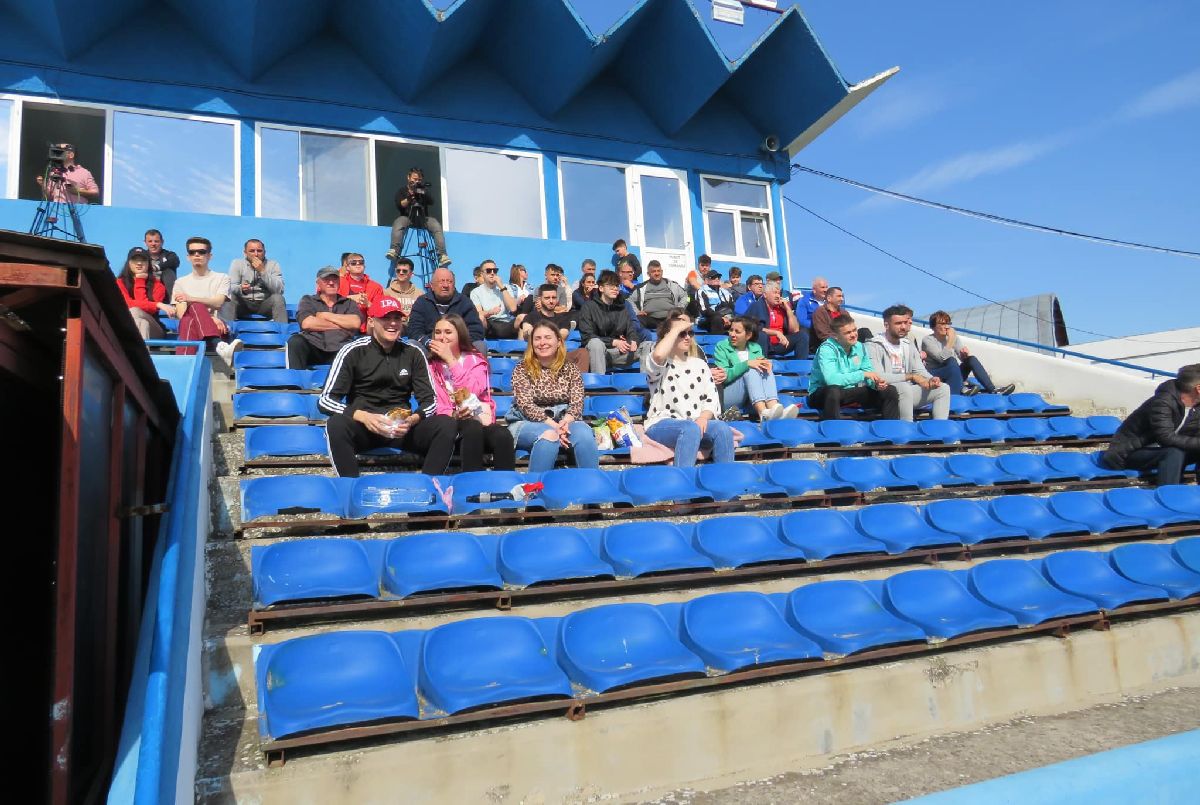 Sign of the times » Stadionul „Gheorghe Biaș” din Sânnicolau Mare e încă în picioare, dar arena nu se află în cele mai bune condiții