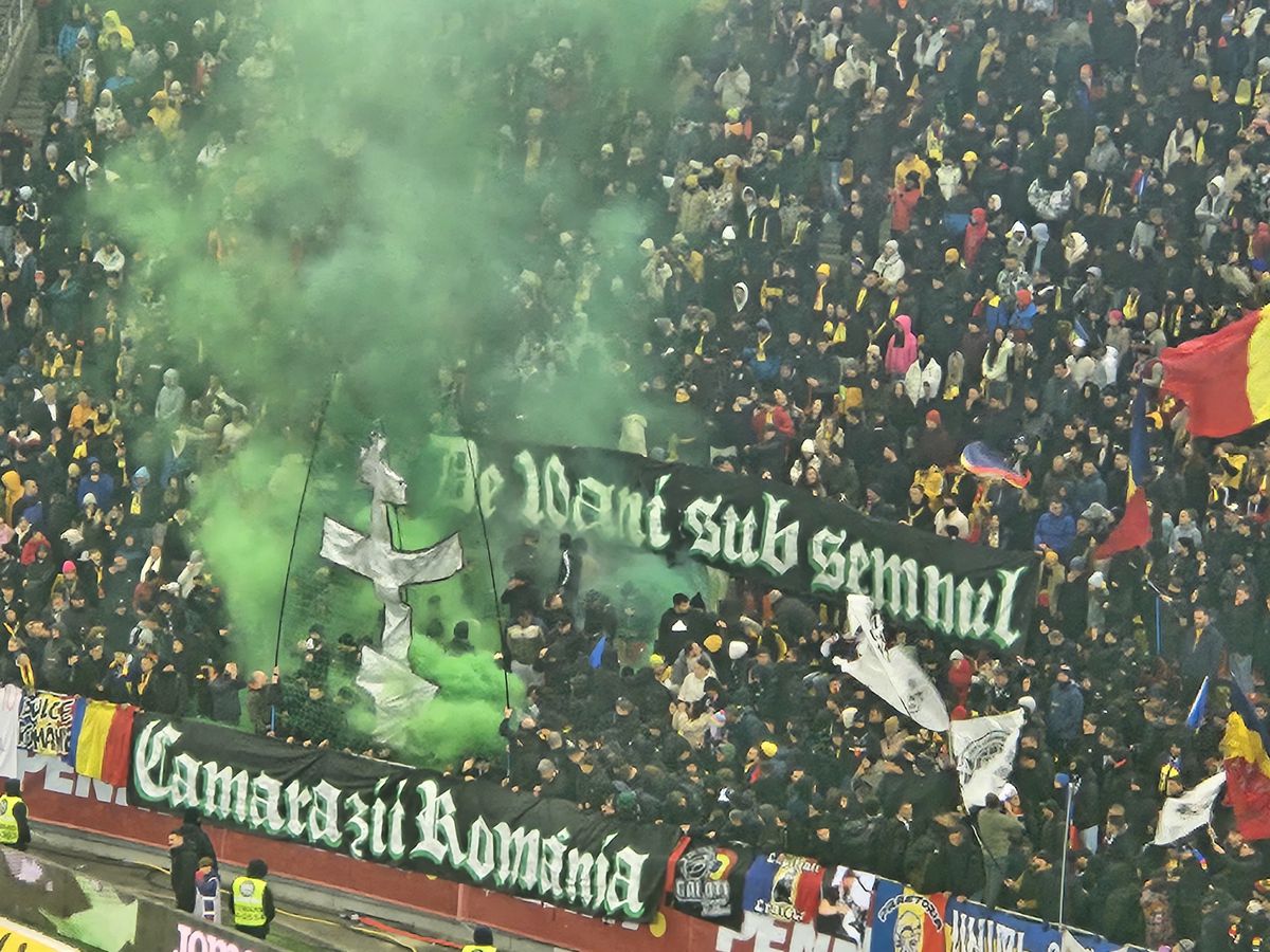 Scenografia afișată de ultrași la meciul România - Cipru