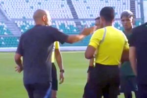 Nemaivăzut! Javier Mascherano a intrat pe teren pentru a convinge arbitrul să NU elimine oponentul