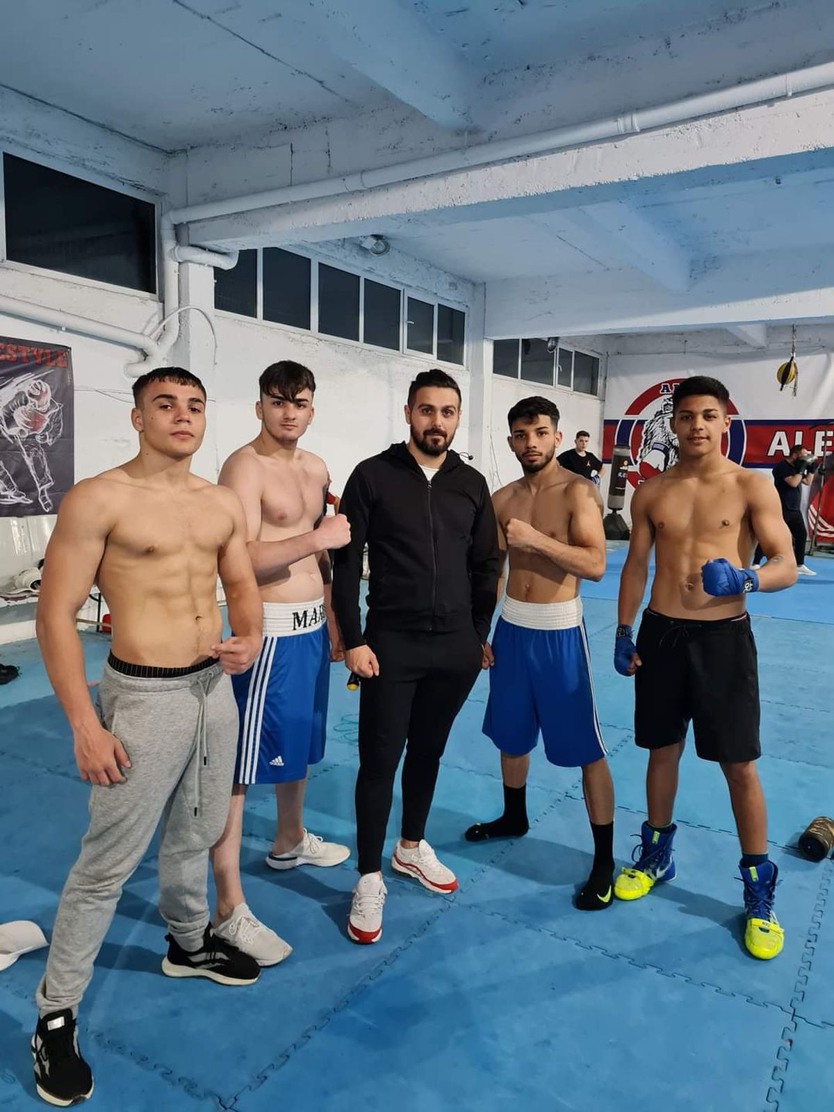 „Fără droguri, femei, băutură, nimic nu mă deraiază!” » La doar 18 ani, Antonio Dumitru s-a metamorfozat dintr-un puști grăsuț într-un boxer care lovește năprasnic: „Casca de amatori mă sufocă!”