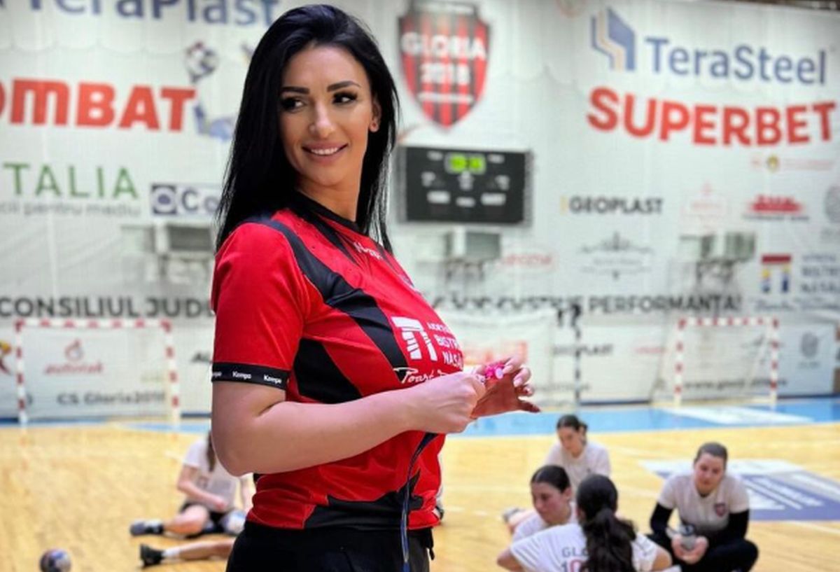 Cea mai sexy antrenoare din România a îmbrăcat tricoul echipei din Superligă! Culmea: în februarie era cu rivalii