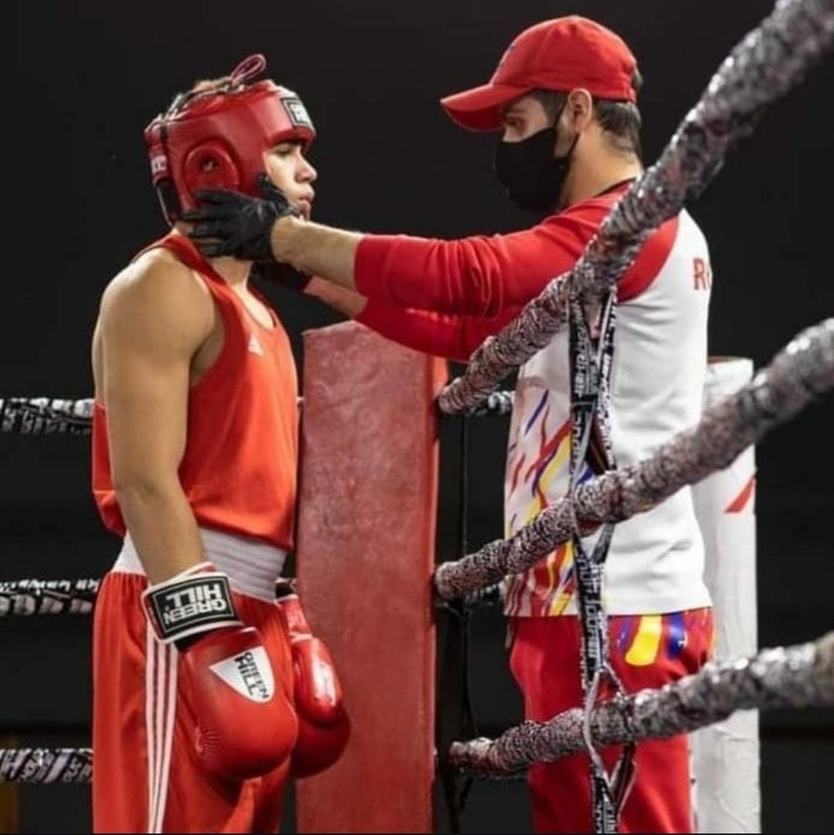 „Fără droguri, femei, băutură, nimic nu mă deraiază!” » La doar 18 ani, Antonio Dumitru s-a metamorfozat dintr-un puști grăsuț într-un boxer care lovește năprasnic: „Casca de amatori mă sufocă!”