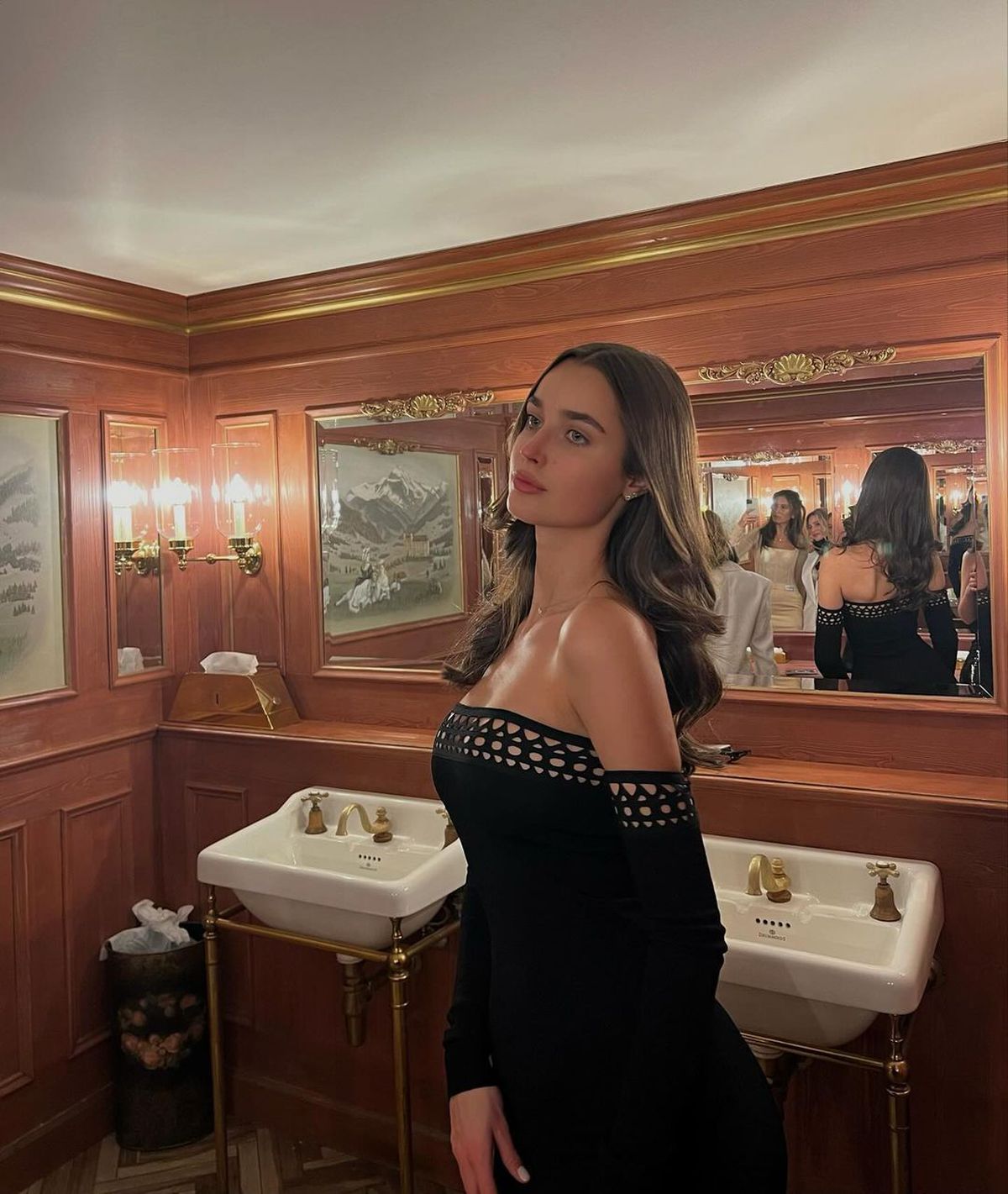 Estelle Behnke și Iris Law