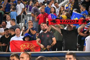 Banner-ul pregătit de ultrașii din Kosovo, la ultimul meci din Liga Națiunilor