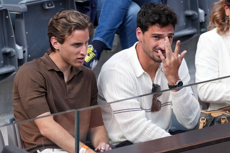 Edoardo Bove, alături de Matt Hummels, la turneul de tenis BNL d'Italia 2025 de la Foro Italico / Foto: Imago Noua „Lege a Primului Ajutor” se numește Bove! » Când va reveni pe teren mijlocașul cu defibrilator implantat