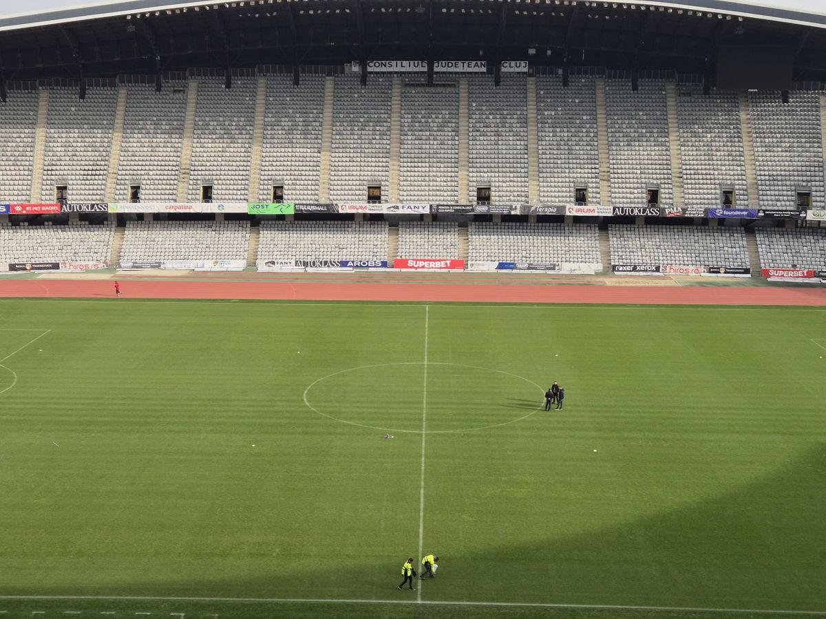Gazon nou pe unul dintre cele mai mari stadioane din România, asemănător marilor arene din Europa