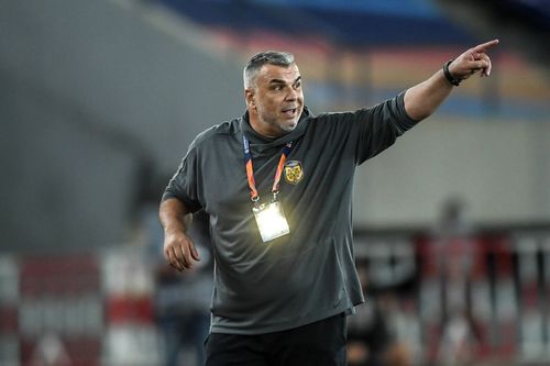 Irak - Emiratele Arabe Unite, meci decisiv pentru Cosmin Olăroiu în barajul pentru play-off-ul de Mondial // foto: Imago
