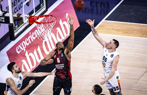 În ciuda unei reveniri spectaculoase în sfertul 3, U-BT Cluj-Napoca pierde în fața lui Hapoel Ierusalim