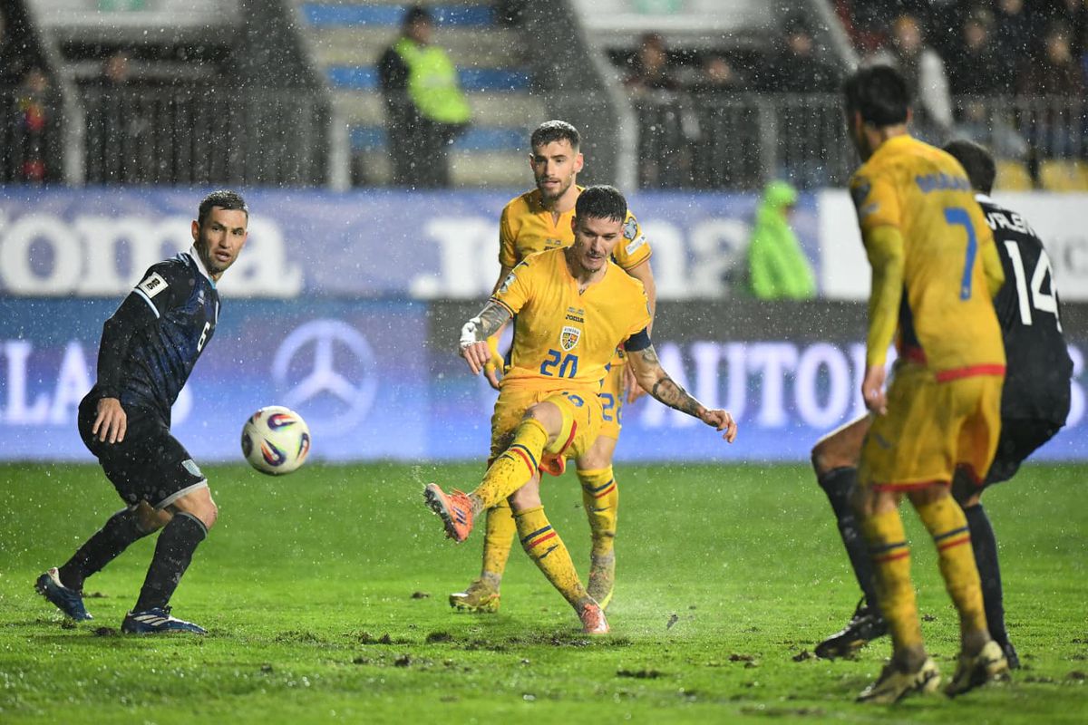 Din picioare, după conferință, Mircea Lucescu a confirmat două nume pentru baraj: „Da, da, cu siguranță!”