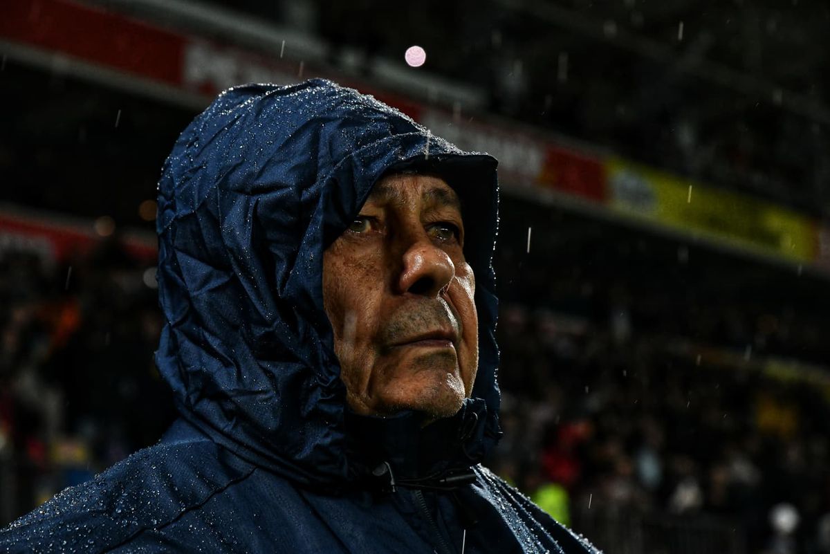 Din picioare, după conferință, Mircea Lucescu a confirmat două nume pentru baraj: „Da, da, cu siguranță!”